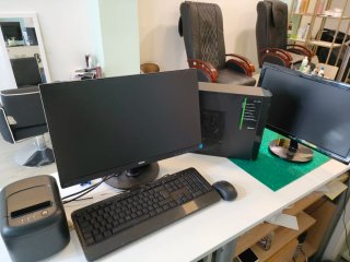 Ordenador y Monitor Negro para negocios