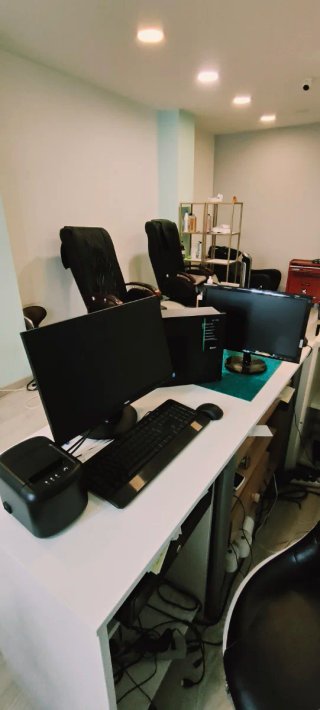 Ordenador y Monitor Negro para negocios