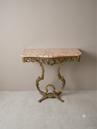 Mueble antiguo para entrada de la casa.