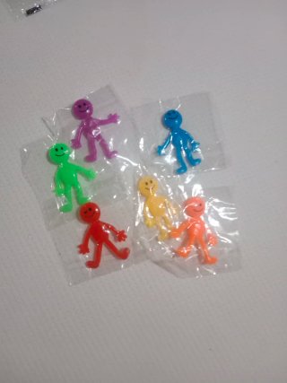 Manos (y otros) pegajosas de colores (3 unidades)