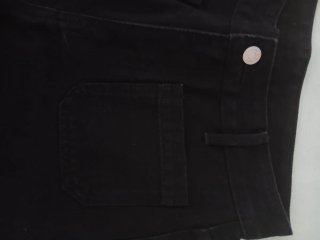 Pantalón recto largo negro con bolsillos