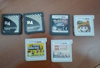 Nintendo 2DS Azul Pikachu con juegos