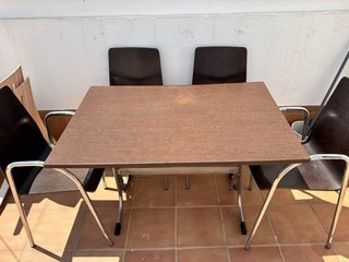 Mesa de comedor y 4 sillas en Rota (Cadiz)