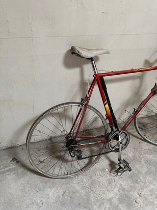 Bicicleta carretera vintage roja