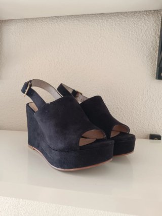 Sandalias de cuña negras