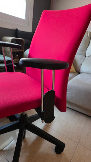 Silla de escritorio roja y negra