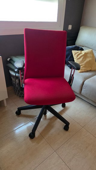 Silla de escritorio roja y negra