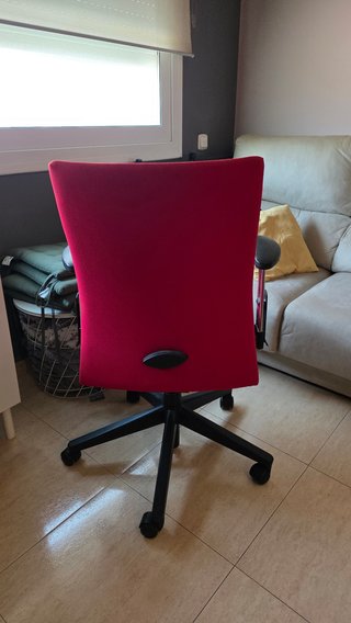Silla de escritorio roja y negra