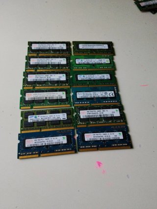 12x Módulos RAM 2GB DDR3/DDR2