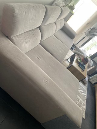 Sofá gris de tela cómodo regalo una funda gris