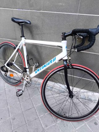 Bicicleta de carretera blanca