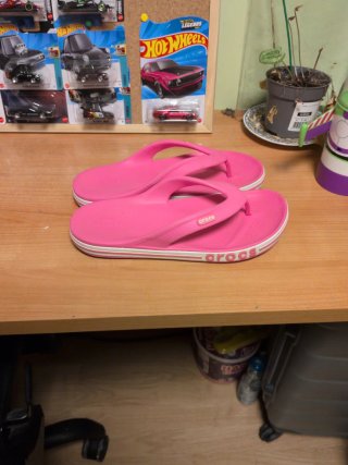 Chanclas Crocs rosas talla 40