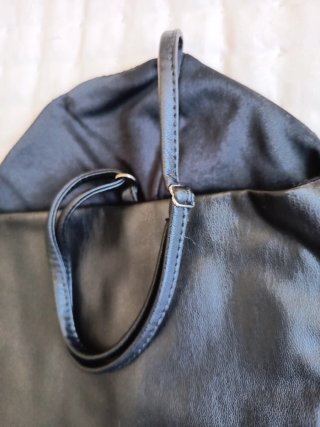 Corpiño corto efecto piel Zara