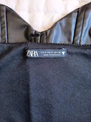 Corpiño corto efecto piel Zara