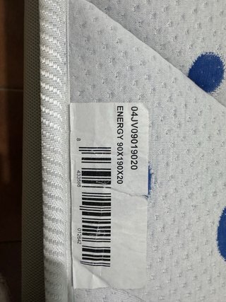 Cama individual con somier,se incluye colchones 2