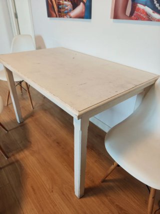 Mesa comedor y 4 sillas blancas