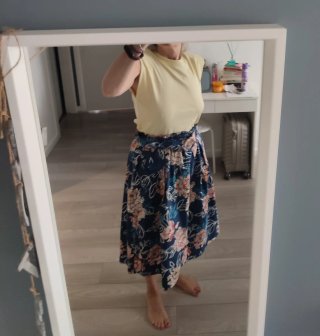 Falda midi floral azul y rosa Stradivarius T.M