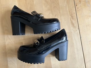 Mocasines charol negros tacón plataforma