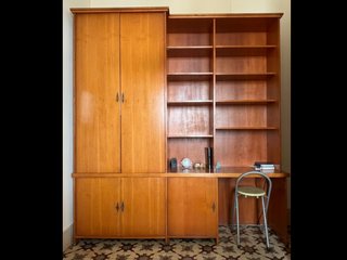 Armario y estantería de madera