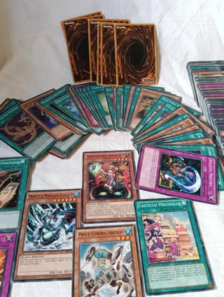 Lote 190 cartas Yu-Gi-Oh originales (Sótano / Tras