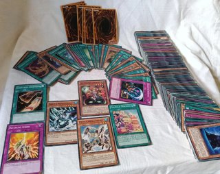 Lote 190 cartas Yu-Gi-Oh originales (Sótano / Tras