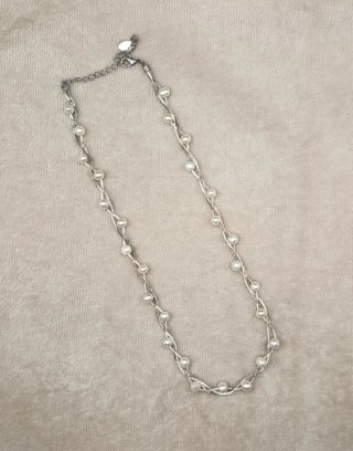 Collar LBVYR con perlas de río plateado