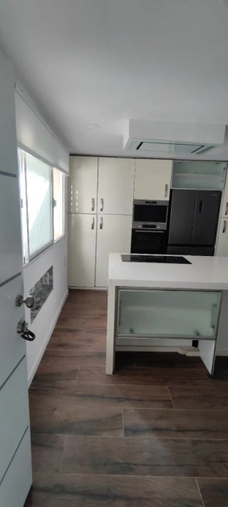 Puertas de cocina beige/blancas