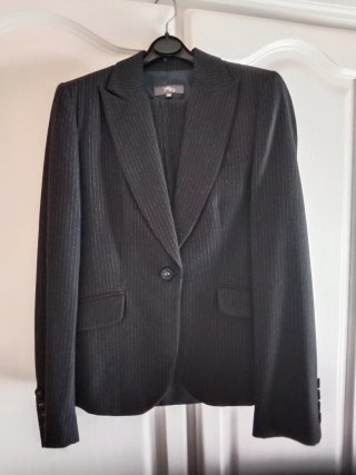 Traje de chaqueta y pantalón T38, marca Yera.