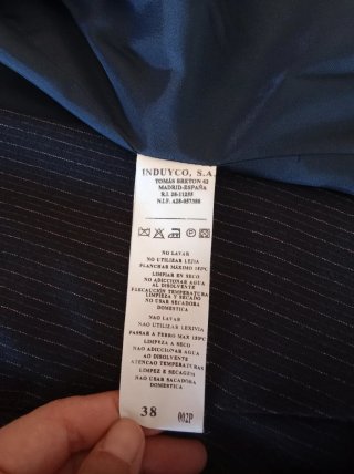 Traje de chaqueta y pantalón T38, marca Yera.