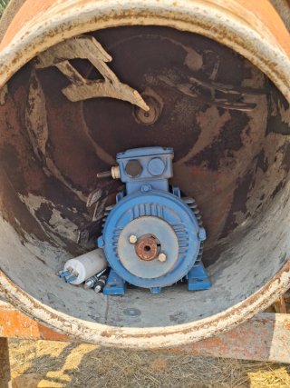 Hormigonera grande con 2 motores