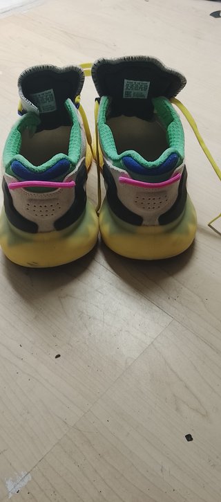 Zapatillas deportivas mujer y niño