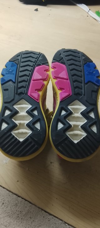 Zapatillas deportivas mujer y niño