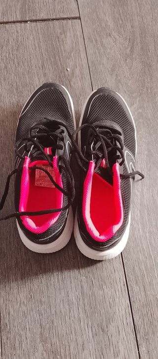 Zapatillas deportivas mujer y niño