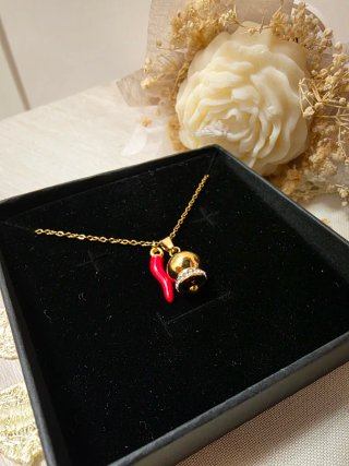 Collana portafortuna campana e corno rosso