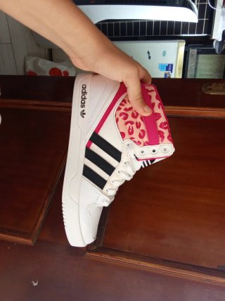 Zapatillas Adidas Blancas y Negras Talla 38.5