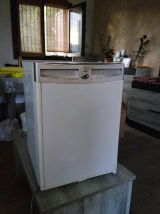 Nevera pequeña blanca