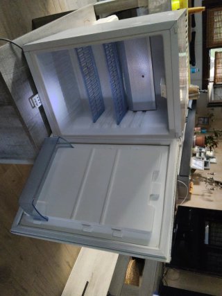 Nevera pequeña blanca