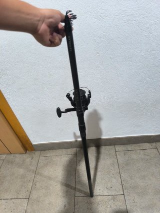 Caña de pescar con carrete