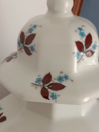 Tibor de porcelana con flores,envío  por correos