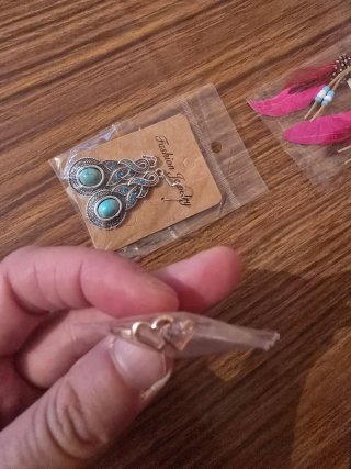 Bisutería: Pendientes Plumas y Pulseras, anillo