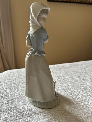 Figura Nao de Lladró Niña con perrito