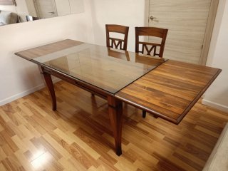 Mesa de comedor de madera y cristal y 6 sillas