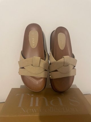Sandalias Beige y Marrón