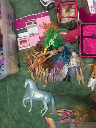 Barbie Accesorios y Muñecas