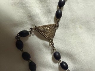 Rosario antiguo XIX con estuche de cuero