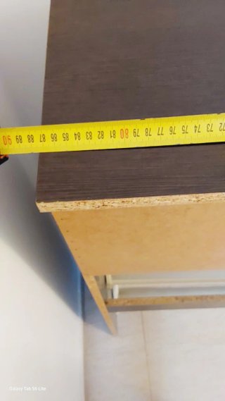 Zapatero de madera marrón