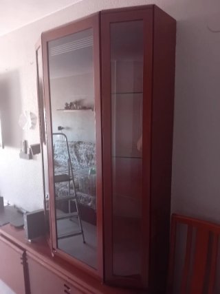Vitrina de comedor de madera y cristal