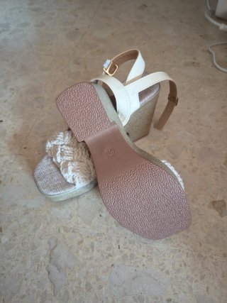 Sandalias de cuña sin estrenar beige