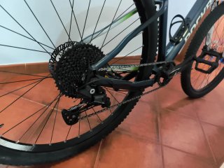 Bicicleta Rockrider 100XC, talla S, pesa 11 kg
