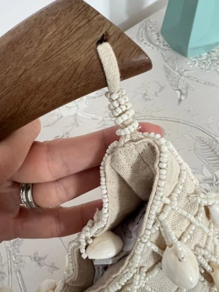 Bolso Zara conchas y asas de madera